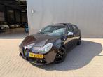 Alfa Romeo Giulietta 1.4 T Distinctive 170pk|Panorama|Sport, Auto's, Alfa Romeo, Zwart, 4 cilinders, Traction-control, Leder en Stof