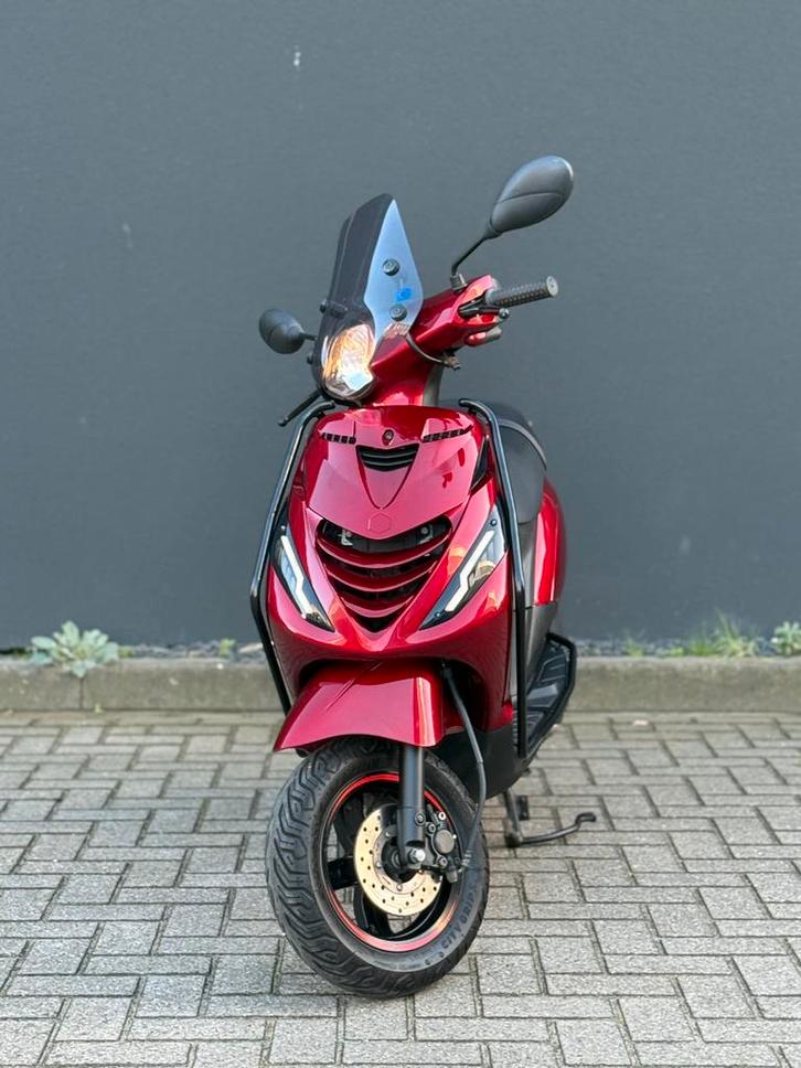 Piaggio Zip IGET Brom 2022 Candy Red FULL ALPHA! GARANTIE, Fietsen en Brommers, Scooters | Piaggio, Zo goed als nieuw, Zip, Maximaal 45 km/u