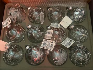 12 Kerstballen beschikbaar voor biedingen