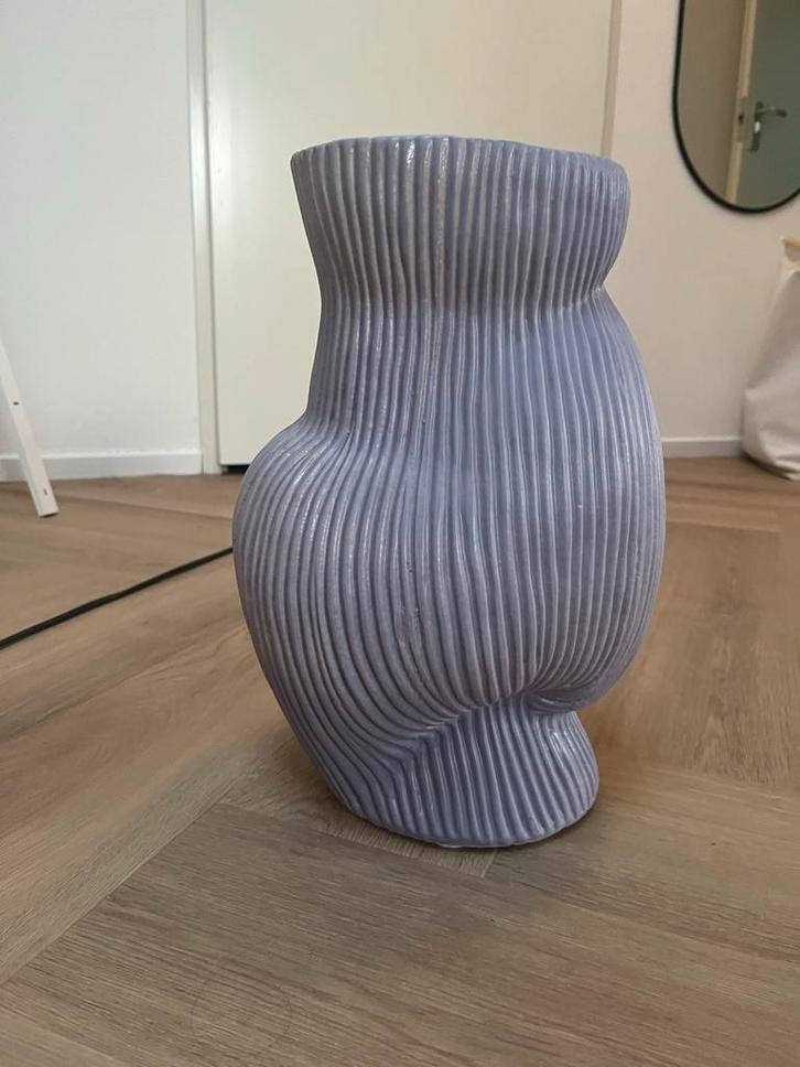 Jotex Vaas - Lila Beige - Keramiek, Huis en Inrichting, Woonaccessoires | Vazen, Zo goed als nieuw, Overige kleuren, Minder dan 50 cm