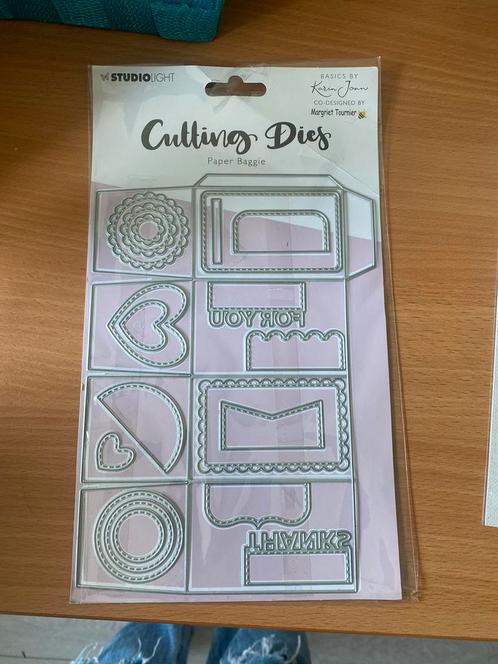 Studiolight cutting dies, Hobby en Vrije tijd, Stempelen, Zo goed als nieuw, Houten stempel, Ophalen of Verzenden