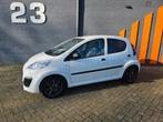 Peugeot 107 1.0 12V 5DR 2012 Wit airco NW APK !!!, Voorwielaandrijving, Euro 5, Stof, Zwart