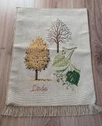 Geborduurde lap Lindeboom in 3 seizoenen 50x35 cm, Ophalen of Verzenden, Zo goed als nieuw, Overige typen