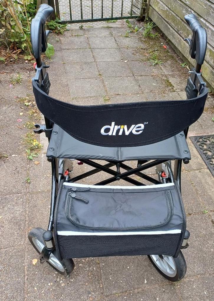 Drive Nitro rollator M, Diversen, Rollators, Zo goed als nieuw, Lichtgewicht, Opvouwbaar, Ophalen