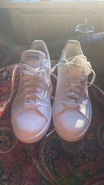 Hagelwitte Adidas sneakers, Wit, Ophalen of Verzenden, Adidas, Sneakers of Gympen