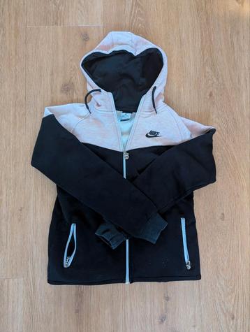Nike vest maat 176 beschikbaar voor biedingen