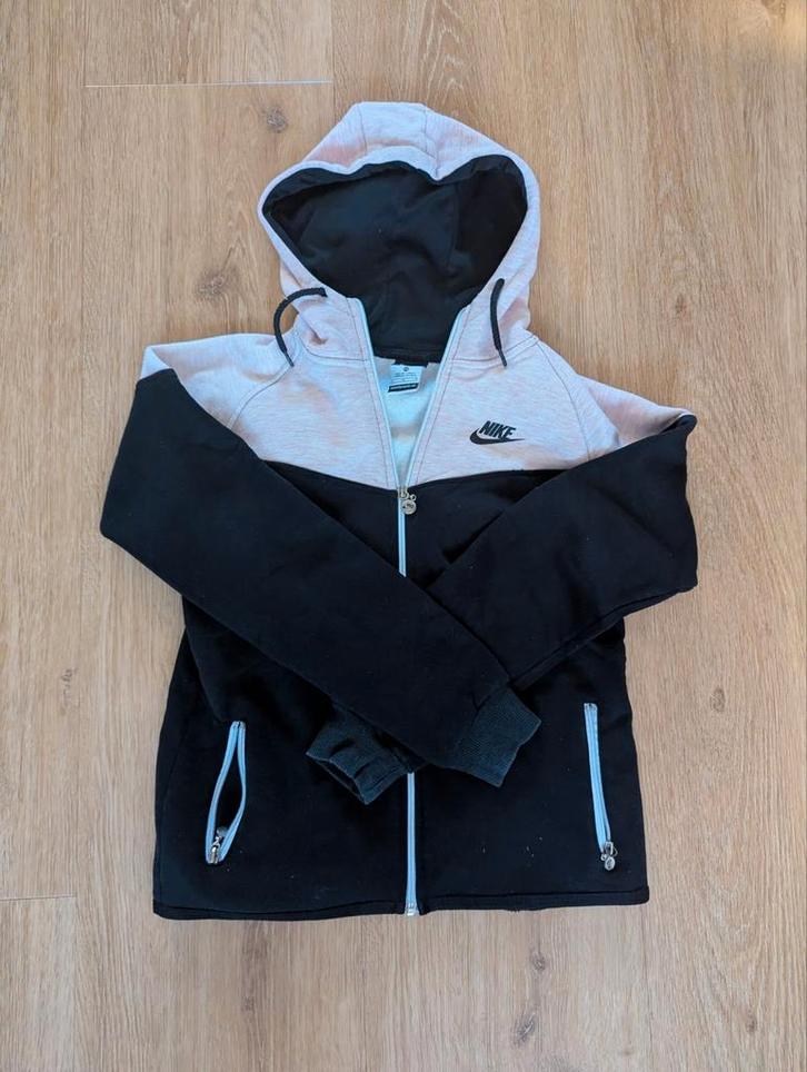 Nike vest maat 176, Kinderen en Baby's, Kinderkleding | Maat 152, Zo goed als nieuw, Jongen of Meisje, Trui of Vest, Verzenden