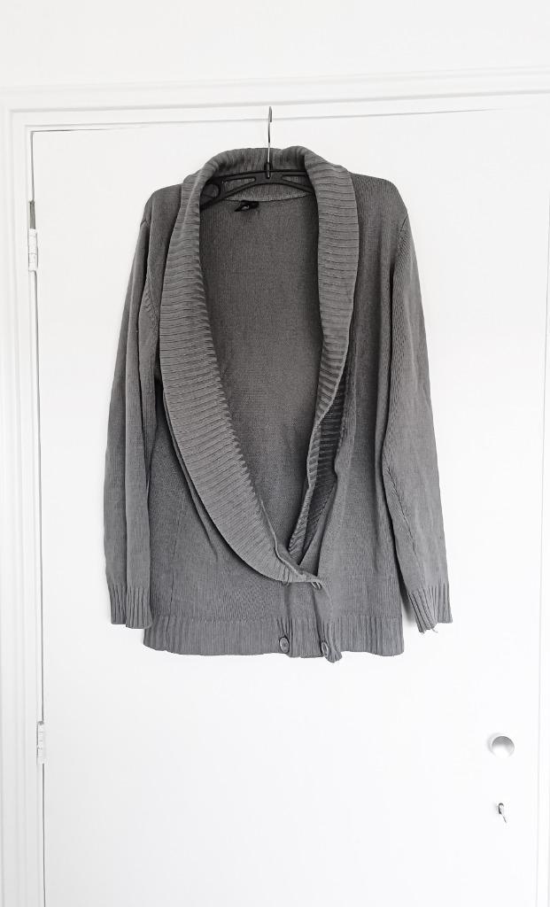 Grijs vest van cheap monday. Oversized model, Kleding | Dames, Truien en Vesten, Gedragen, Maat 38/40 (M), Grijs, Verzenden