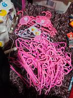 Te koop heel veel roze en 2 paarse baby peute kledinghangers, Ophalen of Verzenden, Jongetje of Meisje