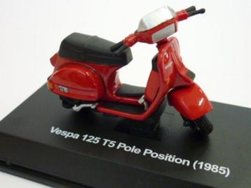 59867: Vespa 125 T5 Pole Position - 1985 - New-Ray 1:32 beschikbaar voor biedingen