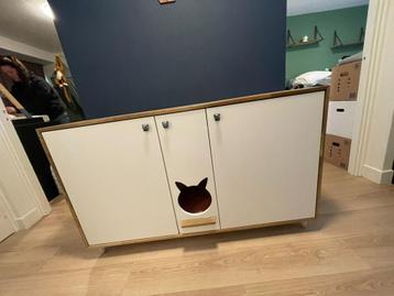 Kattenbakken kast beschikbaar voor biedingen