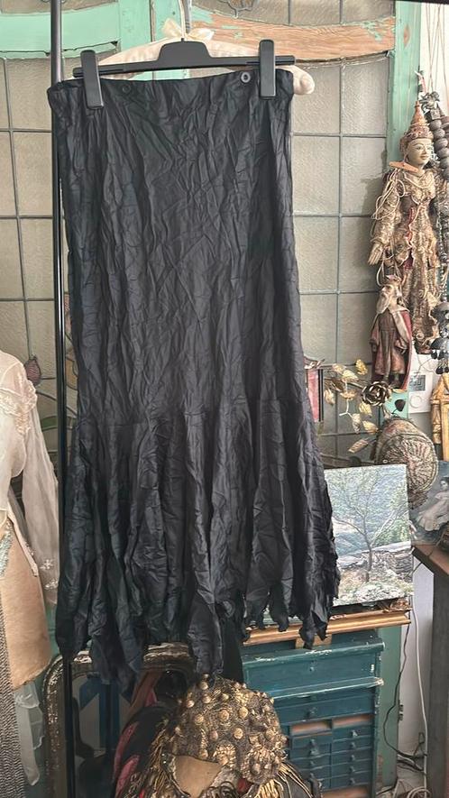 Cora kemperman : bijzondere kreukelrokXL, Kleding | Dames, Rokken, Zo goed als nieuw, Maat 42/44 (L), Zwart, Onder de knie, Ophalen of Verzenden