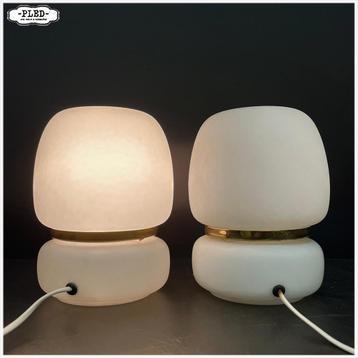 Set van twee opaline lampen Tafellamp Prijs is per set beschikbaar voor biedingen