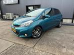 Toyota Yaris 1.0 VVT-i Comfort UNIEK / NAVI / CAMERA / WINTE, Auto's, Toyota, Stof, Gebruikt, Zwart, Blauw