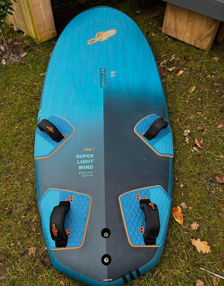 JP Super Lichtwind - Zeer nette staat!, Watersport en Boten, Windsurfen, Zo goed als nieuw, Plank, Minder dan 250 cm, Met vin(nen)