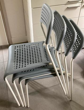 4 stapelbare stoelen grijs kunststof wit metaal beschikbaar voor biedingen