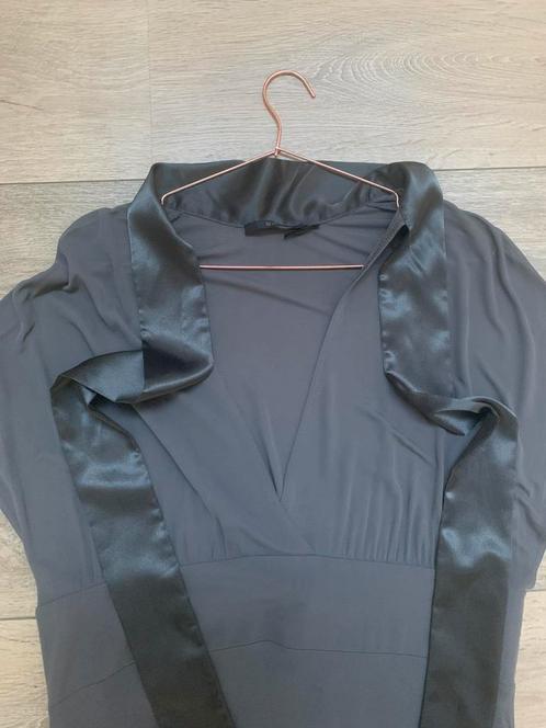 Seventy designjurk sjaalkraag M grijs paars, Kleding | Dames, Jurken, Zo goed als nieuw, Maat 38/40 (M), Grijs, Onder de knie
