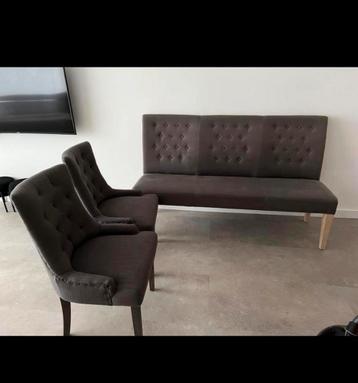 Eetkamer bank en 2 stoelen beschikbaar voor biedingen