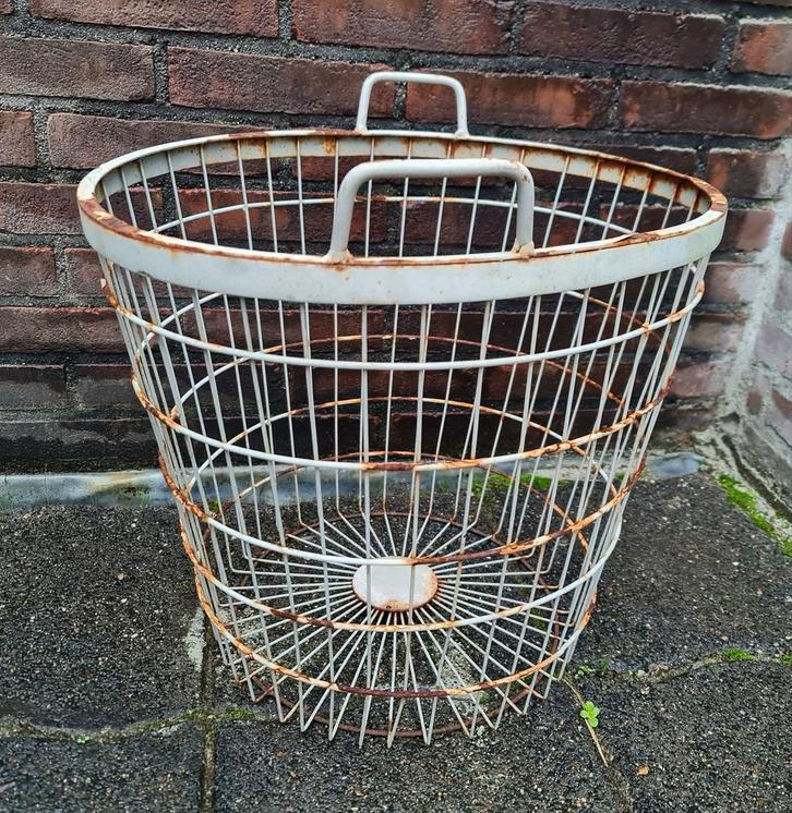 Metalen draadmand oogstmand aardappelmand herfstmand vintage, Huis en Inrichting, Woonaccessoires | Schalen en Manden, Gebruikt