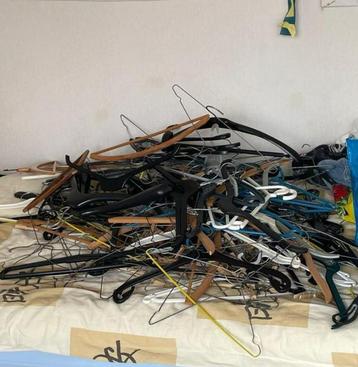 Partij kledinghangers GRATIS OPHALEN breda 1 november beschikbaar voor biedingen