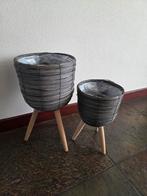 Leuke set van twee plantenpotten. Van Coppelmans. T.E.A.B., Tuin en Terras, Bloempotten, Ophalen, Overige materialen, Rond, Tuin