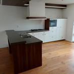 Houten L hoek keuken incl bar + inbouwapparatuur., Huis en Inrichting, Keuken | Complete keukens, Hoekkeuken, Gebruikt, Ophalen