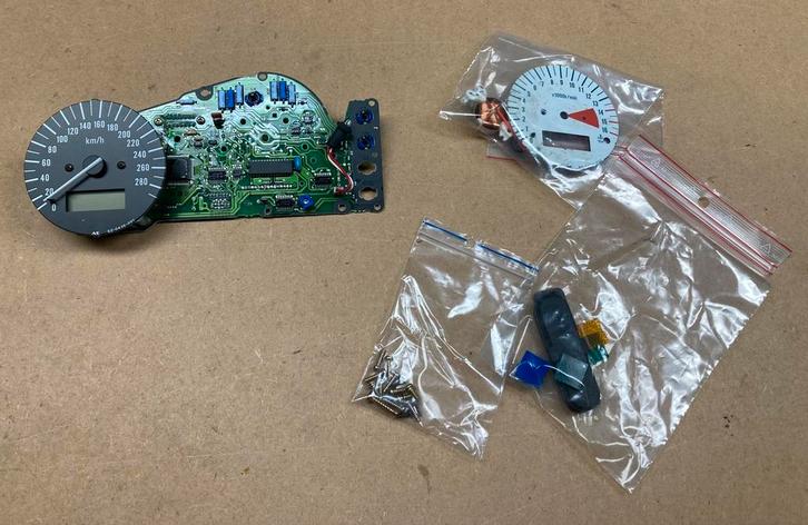 Nieuwe digitale km-teller SUZUKI GSX-R 600 en 750 SRAD, Motoren, Accessoires | Overige, Nieuw, Ophalen