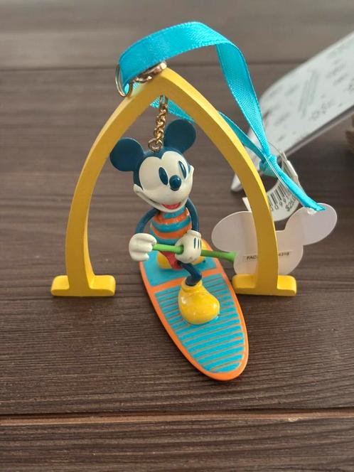 Disney parks aulani mickey mouse ornament, Verzamelen, Disney, Zo goed als nieuw, Beeldje of Figuurtje, Mickey Mouse, Ophalen of Verzenden