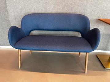 Elegant design bankje - Zo Goed Als Nieuw! beschikbaar voor biedingen