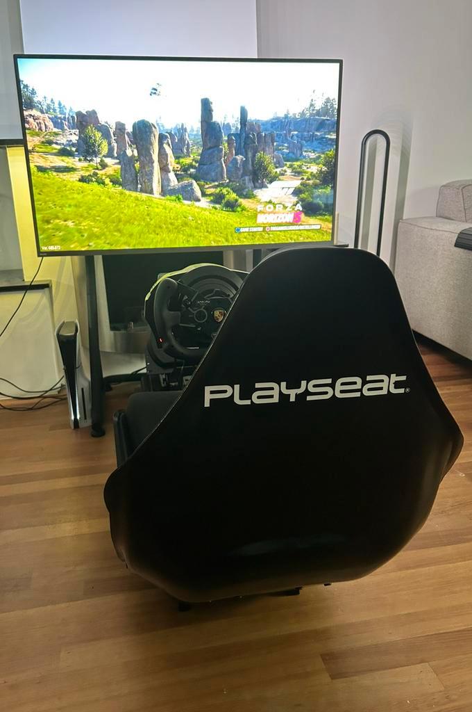 Playseat f1 compleet met tv, Spelcomputers en Games, Spelcomputers | Sony PlayStation Consoles | Accessoires, Zo goed als nieuw