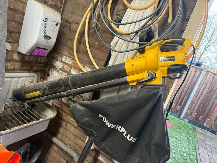 Powerplus bladblazer / zuiger - Krachtig en overbodig!, Tuin en Terras, Bladblazers, Gebruikt, Handgedragen, Elektrisch, Met opvangzak