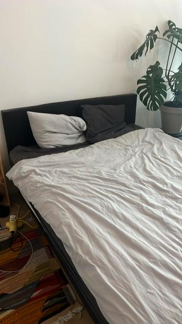 Twee persoons boxspring beschikbaar voor biedingen