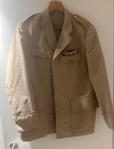 Franse leger Jas + partij Emblemen, Verzamelen, Militaria | Algemeen, Ophalen of Verzenden