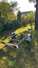 Nette Kalf boottrailer met nieuwe lier, Watersport en Boten, Boottrailers, Minder dan 1500 kg, Gebruikt, Sloepentrailer, Minder dan 6 meter