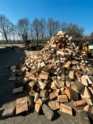 Brandhout kachelhout haardhout gezaagd gekloofd beschikbaar voor biedingen