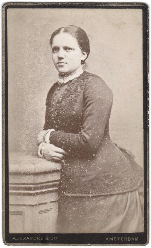 Zeer oude CDV - Vrouw Jurk - Foto Alexandre Amsterdam, Verzamelen, Foto's en Prenten, Gebruikt, Foto, Overige onderwerpen, Voor 1940