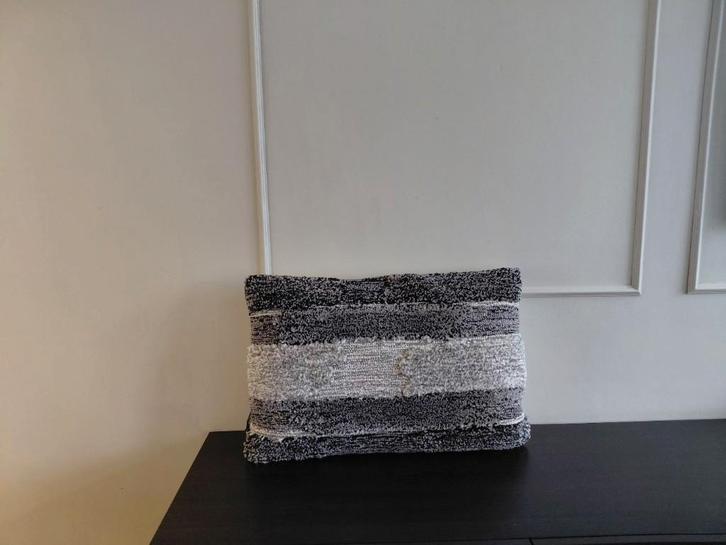 Lifestyle Home Luxe Quincy kussen 40x60cm - Grijs, Huis en Inrichting, Woonaccessoires | Kussens, Nieuw, Grijs, Rechthoekig, Ophalen of Verzenden