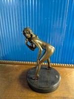 Bronzen beeld van een vrouw op marmeren voet, Ophalen of Verzenden