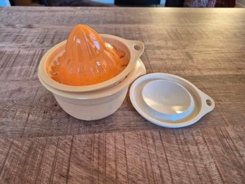 Tupperware sinaasappelpers beschikbaar voor biedingen