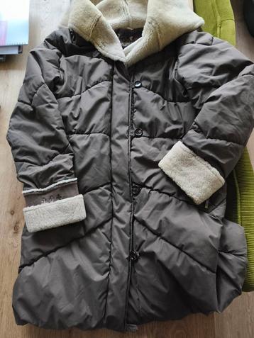 Warme Winterjas met (nep)Bontkraag beschikbaar voor biedingen