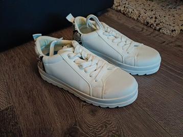 Witte Sneakers Maat 40/41 zo goed als nieuw beschikbaar voor biedingen
