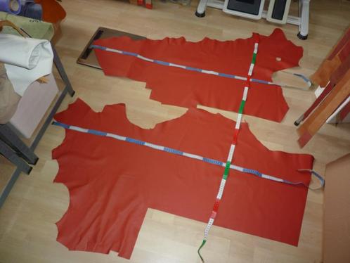 Zachtrood nr 2 met A kwaliteit soepel echt leer, Hobby en Vrije tijd, Stoffen en Lappen, Nieuw, Leer of Kunstleer, 30 tot 120 cm