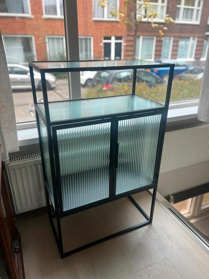 Dutchbone Boli Vitrinekast - ZGAN, Huis en Inrichting, Kasten | Dressoirs, Zo goed als nieuw, 50 tot 100 cm, 25 tot 50 cm, Met deur(en)