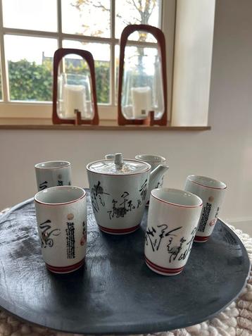 Japans theeservies met theepot en kopjes beschikbaar voor biedingen