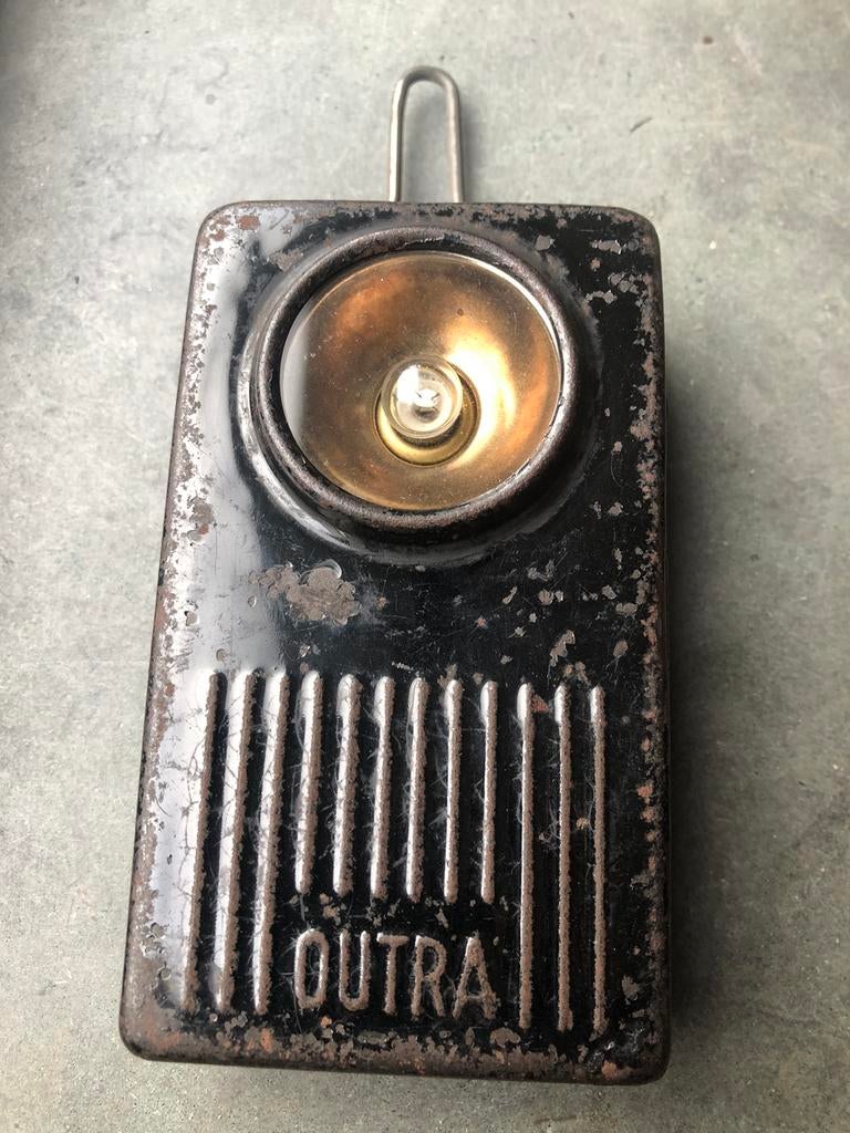 Oude zwarte OUTRA zaklamp - in werkende staat., Verzamelen, Ophalen of Verzenden, Overige gebieden