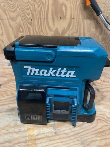 Koffiemachine Makita DCM501Z 10.8V tot 18V Li-Ion draadloos beschikbaar voor biedingen