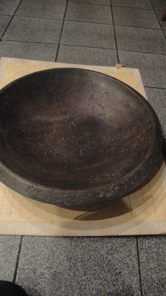 hout met metaal decoratie bollen en antieke kwast uit nepal, Ophalen of Verzenden