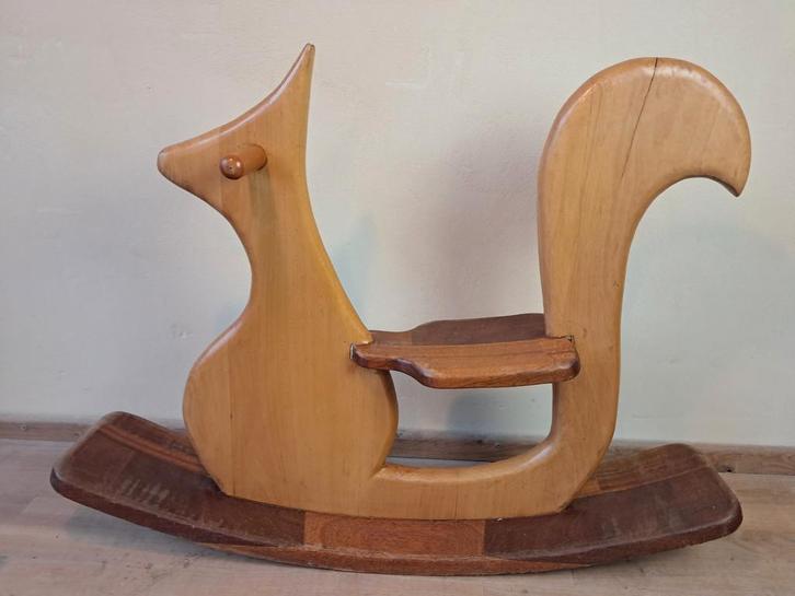 Prachtige houten "hobbeleekhoorn" Scandinavisch, Kinderen en Baby's, Speelgoed | Hobbelfiguren, Gebruikt, Ophalen
