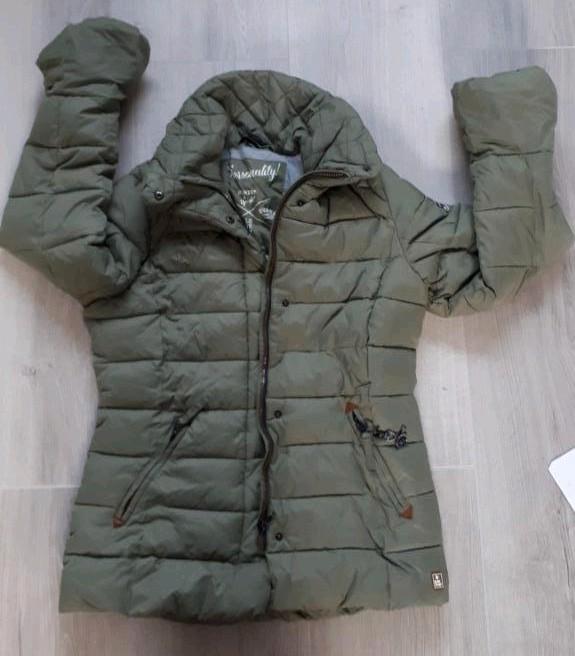 Mooie, warme khaki-groene winterjas van Baker Brigde, mt 170, Kinderen en Baby's, Kinderkleding | Maat 170, Gebruikt, Meisje, Jas