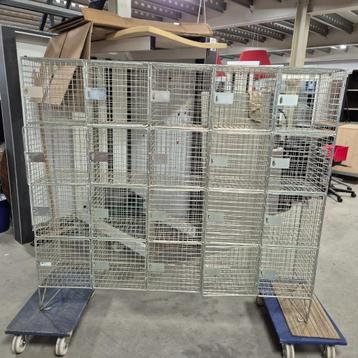 20 vaks metalen kooien hokken aaneengesloten 152x31x136 hok beschikbaar voor biedingen
